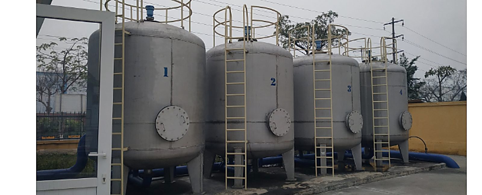 Cụm bồn lọc áp lực bằng thép trong hệ thống xử lý nước sạch KCN Tiên Sơn